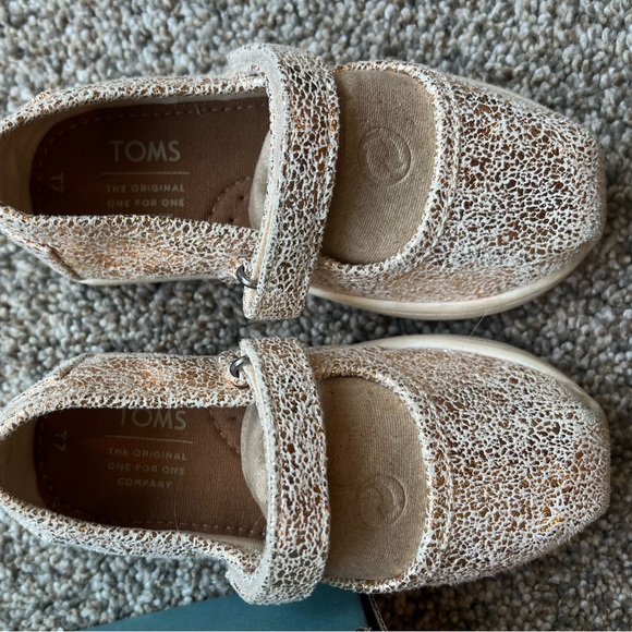 Toddler Girl (7) Mary Jane Toms - Picture 2 of 3